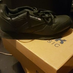 Unisex grade school sneaks